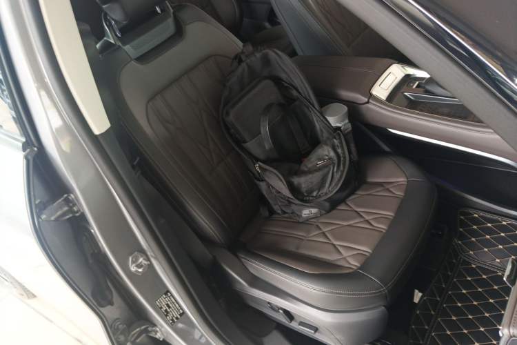 Used Ford Edge 2025 Ford Explorer L 2.0T EcoBoost E-Hybrid Four-Wheel-Drive 7-Seater Supreme Model