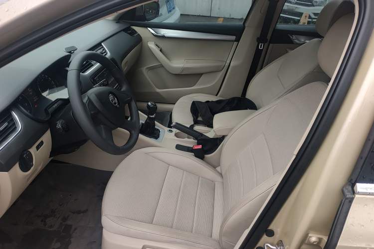 Used Skoda Octavia 2015 1.6L Manual Yijie Edition Left Front Seat