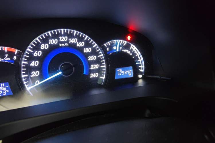 Used Toyota Camry 2015 2.0G Premier Edition Odometer Close Up