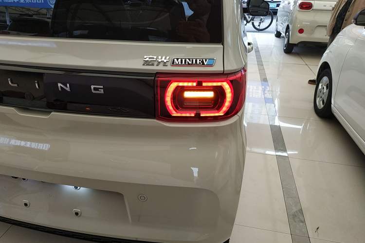 Used Wuling Hongguang MINIEV 2022 Macaron Premium Model – Lithium Iron Phosphate Right Rear Taillight