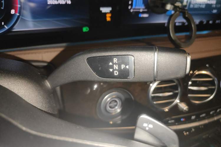 Used Mercedes-Benz Maybach S-Class 2018 S 450 4MATIC Gear Lever
