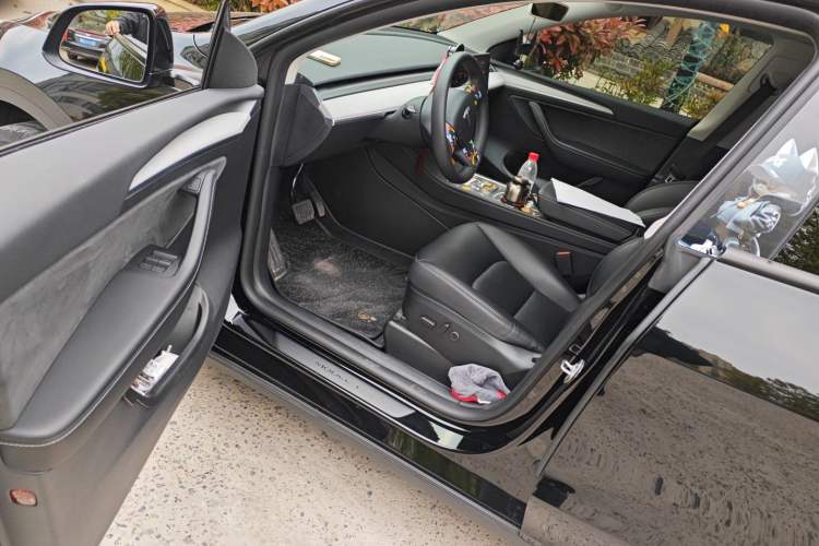 Used Tesla Model Y 2023 Rear-Wheel-Drive Version
