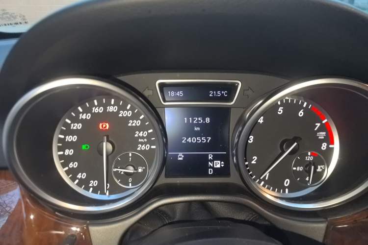 Used Mercedes-Benz M-Class 2012 ML 350 Luxury Edition Instrument Cluster