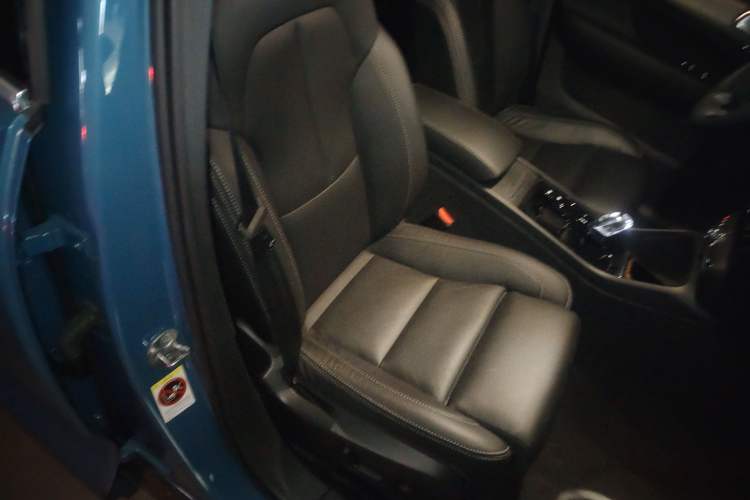 Used Volvo XC40 2023 B4 4x4 Smart Luxury Edition