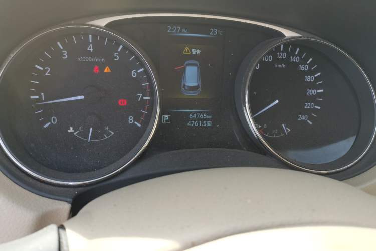 Used Nissan X-Trail 2014 2.0L CVT Comfort Edition 2WD Odometer Close Up