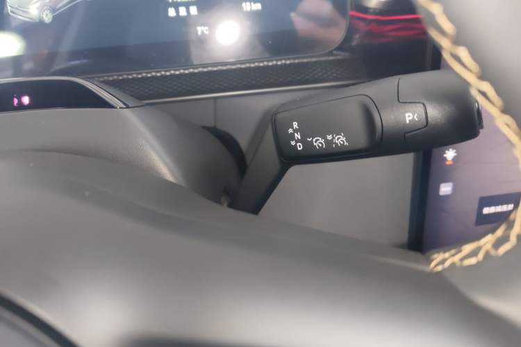 Used Zeekr 7X 2025 100 kWh Long-Range Rear-Wheel Drive with Intelligent Driving Features
