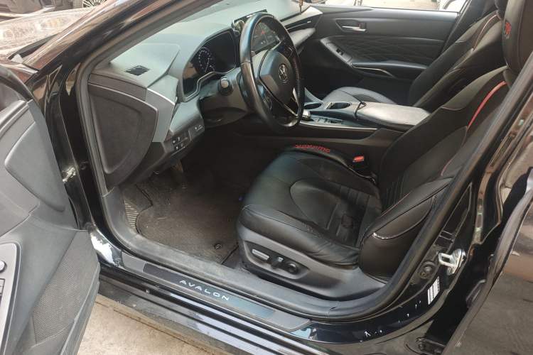 Used Toyota Avalon 2019 Dual-Engine 2.5L XLE Prestige Version China VI Standard Driver Seat