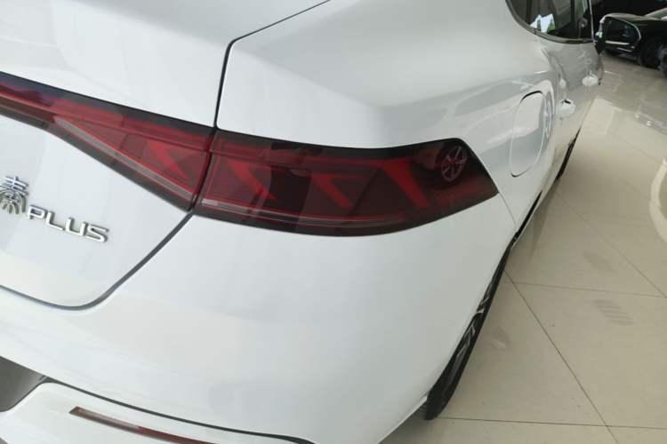Used BYD Qin PLUS 2024 Honor Edition EV 420KM Beyond Model
