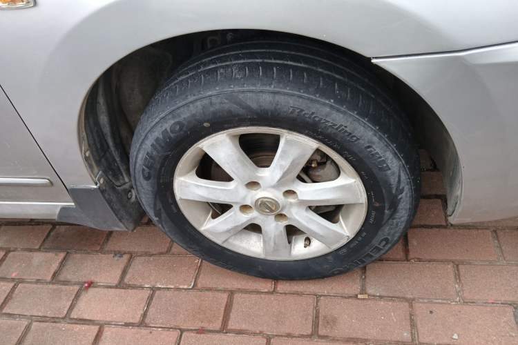 Used Nissan Sylphy 2012 Classic 1.6XE Manual Comfort Edition Right Front Wheel Hub