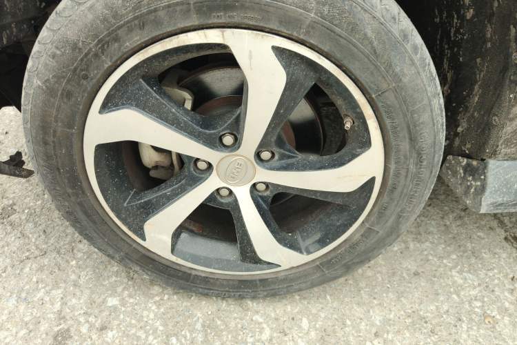 Used BYD S7 2015 2.0T Upgraded Automatic Luxury Version Left Front Wheel Hub