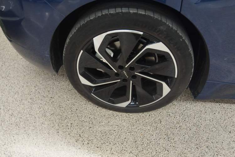 Used Zeekr 001 2023 WE Edition 100 kWh Right Rear Wheel Hub