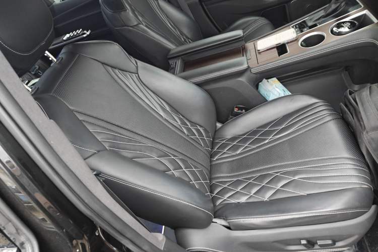 Used Toyota Granvia 2023 2.5L Hybrid Comfort Edition
