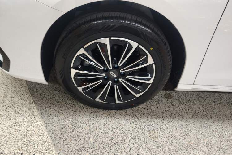 Used Chery Fengyun A8 2024 127 ZHU FENG Version