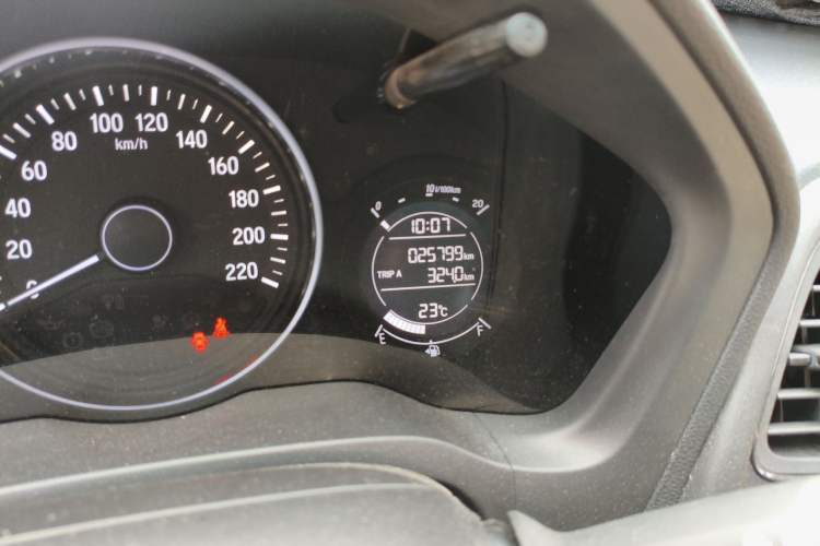 Used Honda Vezel 2015 1.8L CVT 2WD Elite Model Odometer Close Up