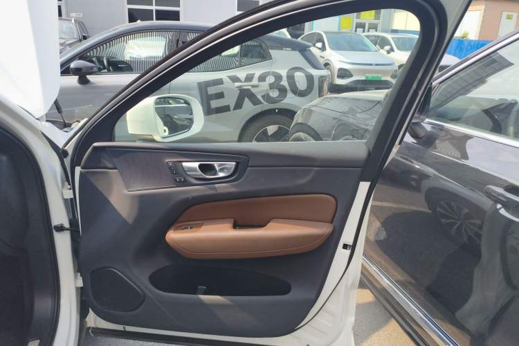 Used Volvo XC60 2025 B5 Four-Wheel Drive Smart & Advanced Luxury Edition