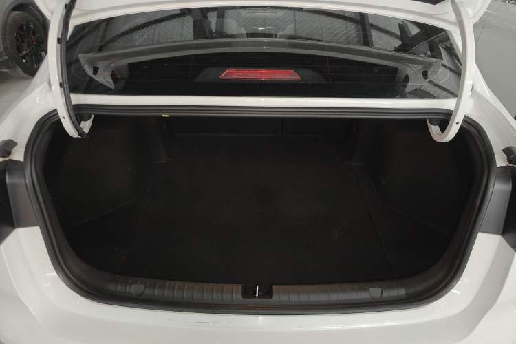 Used Geely Auto Emgrand 2022 4th Generation 1.5L CVT Flagship Model Trunk