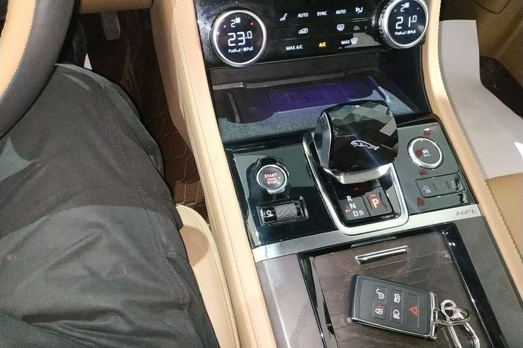 Used Jaguar XFL 2022 XFL 2.0T P250 Two-Wheel-Drive Prestige Luxury Edition
