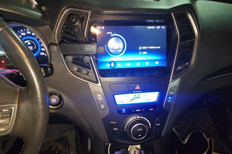 Used Hyundai Santa Fe 2013 2.4L Automatic Two-Wheel Drive Smart Version