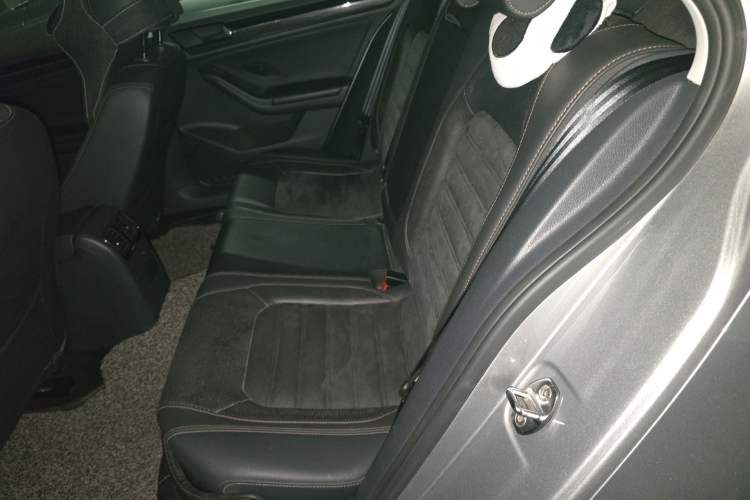 Used Volkswagen Sagitar 2017 230TSI Automatic Luxury Edition
