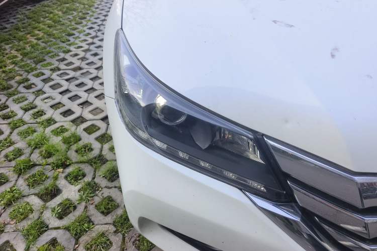 Used Honda Accord 2015 2.0L LX Comfort Edition Right Front Headlight