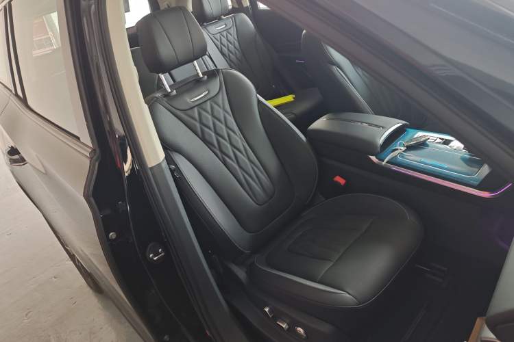 Used Hongqi HS7 PHEV 2024 2.0T PHEV Four-Wheel Drive Flagship Edition 7 Seats
