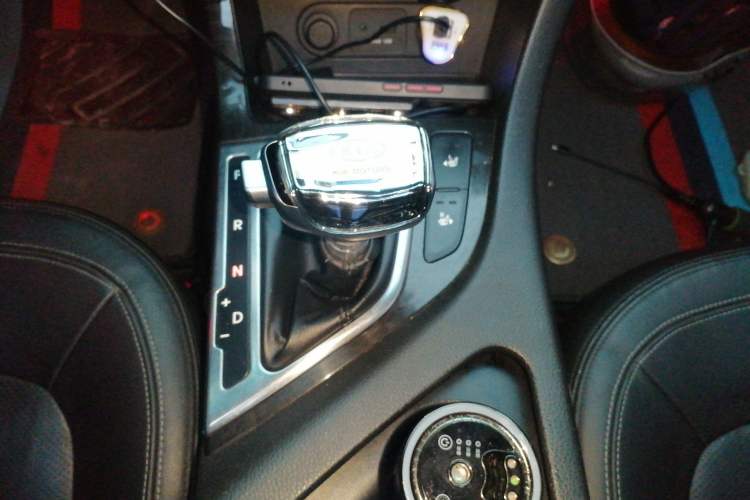 Used Kia K5 2011 2.0L Automatic DLX Gear Lever