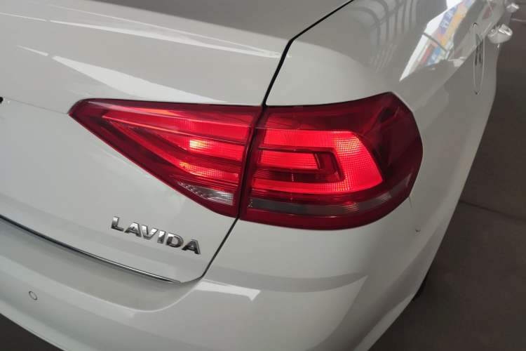 Used Volkswagen Lavida 2017 1.6L Manual Comfort Edition