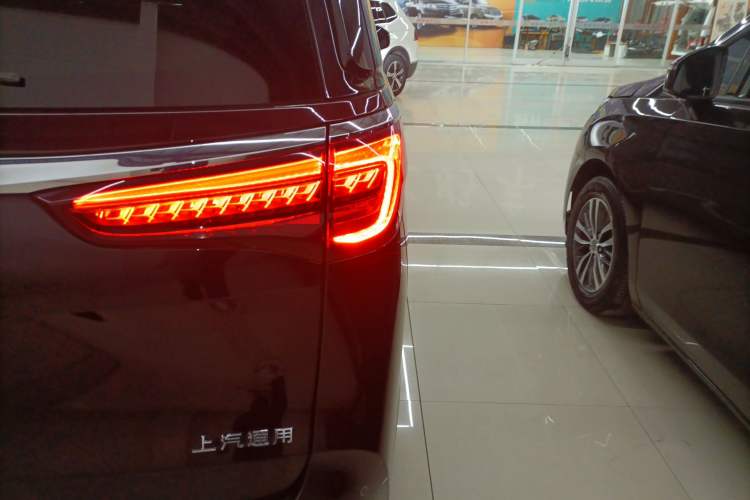 Used Buick GL8 2022 Avenir Aivia Six-Seat Deluxe Edition Right Rear Taillight