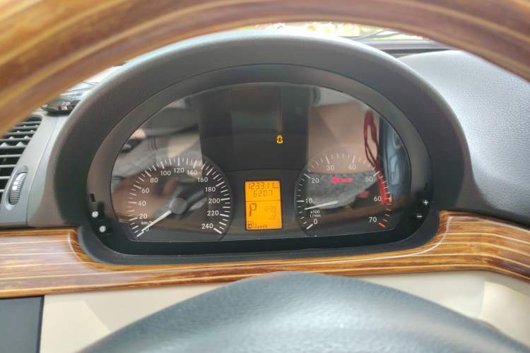 Used Mercedes-Benz Viano 2015 3.0L Partner Edition