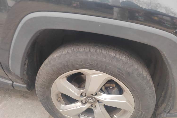 Used Toyota RAV4 2020 2.0L CVT 4x4 Trend Edition Right Front Wheel Hub