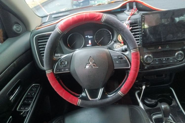 Used Mitsubishi Outlander 2019 2.0L Two-Wheel Drive Comfort Edition 7 Seats China V Emission Standard