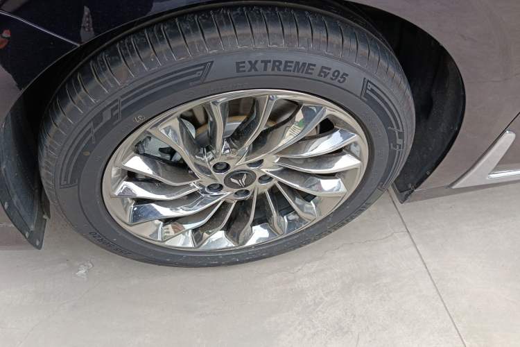 Used VOYAH Dream 2022 Low-Carbon Edition Dream+ Smart Enjoyment Package Left Front Wheel Hub