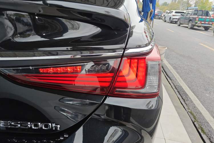 Used Lexus ES 2022 300h Excellence Edition