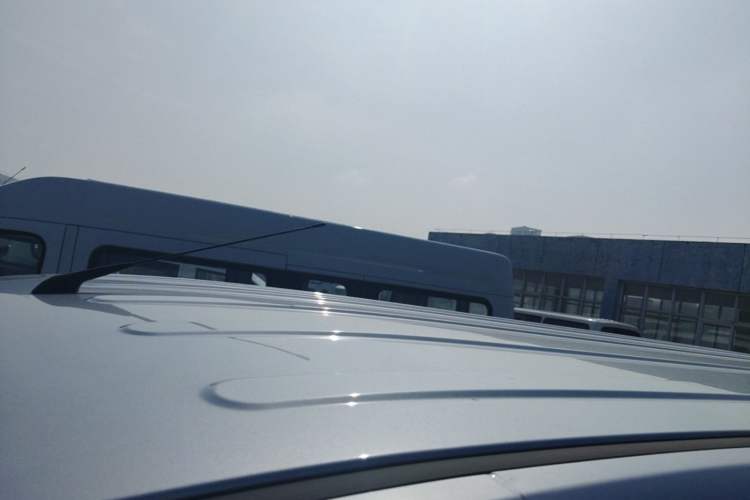 Used Wuling Yangguang 2024 300KM Comfort Version Passenger Van 75kW Roof