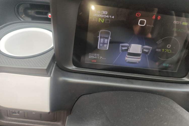 Used Wuling Hongguang MINIEV 2022 GAMEBOY 200km Play Edition with Lithium Iron Phosphate Odometer Close Up