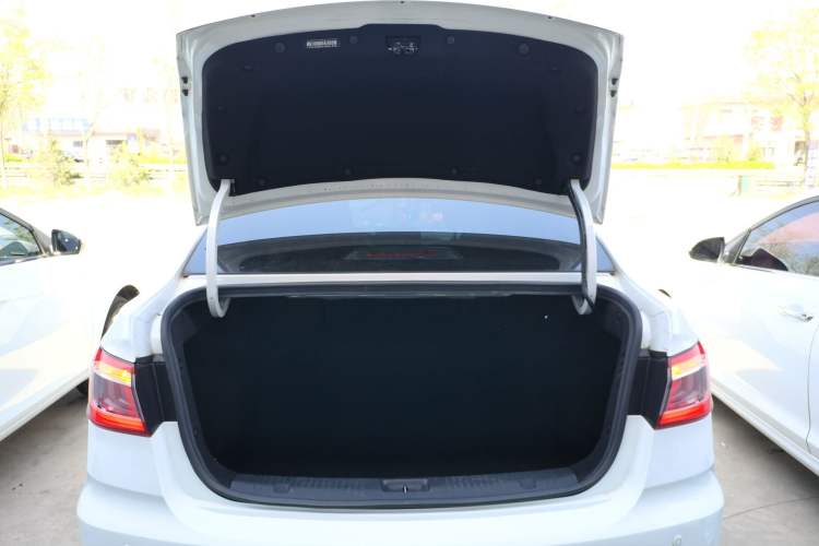 Used CHANGAN Eado DT 2019 1.6L Manual Comfort Model China VI Standard Trunk