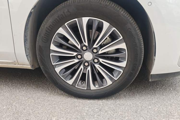 Used Buick GL8 2023 ES Lu Zun Luxury Model Right Front Wheel Hub