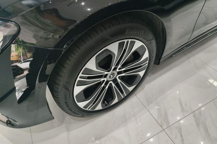 Used Mercedes-Benz E-Class New Energy 2024 E 350 e L Plug-in Hybrid Sedan Exterior 4