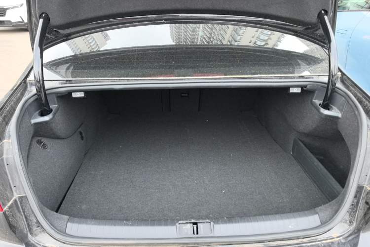 Used Volkswagen Magotan GTE Plug-in Hybrid 2022 GTE Luxury Model Trunk