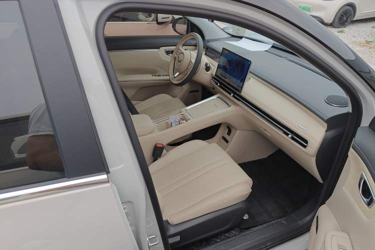 Used Wuling Bingo S 2025 Model 325km Deluxe Edition Right Front Seat