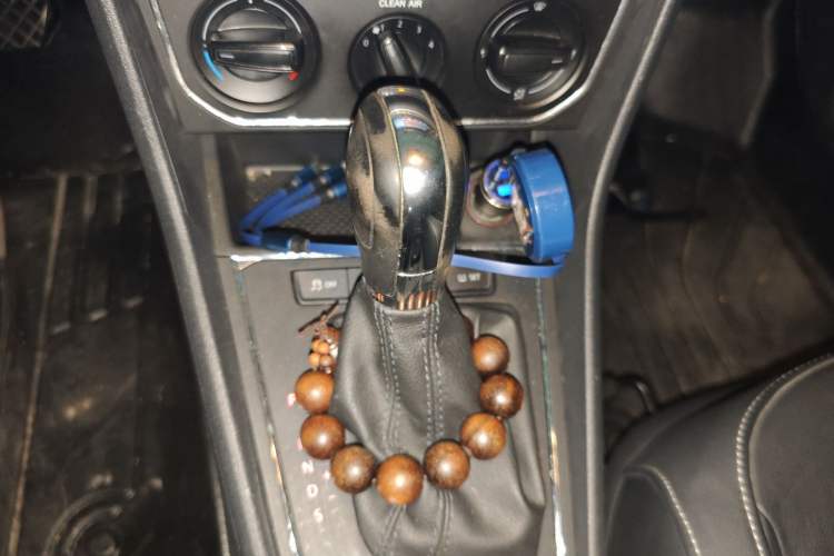 Used Volkswagen Lavida 2015 1.6L Automatic Comfort Edition Gear Lever