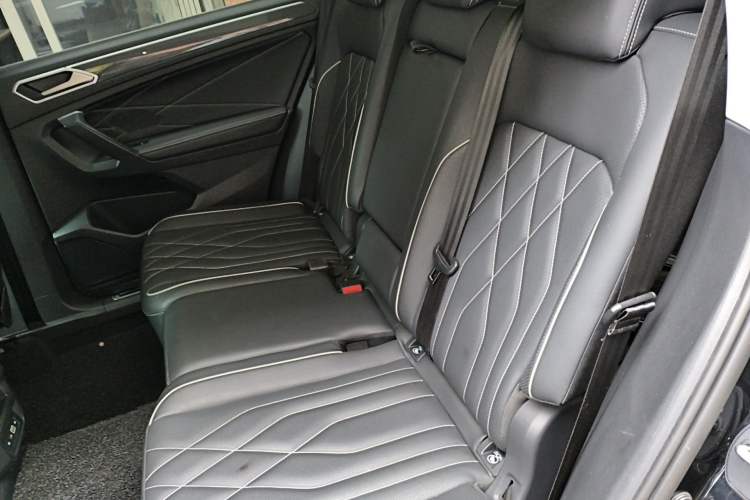 Used Volkswagen Tiguan L 2022 330TSI Automatic Two-Wheel Drive R-Line Enhanced Edition
