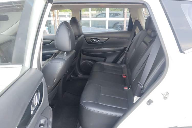 Used Nissan X-Trail 2015 2.5L CVT Leading MAX Edition 4WD
