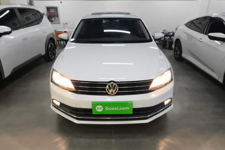 Used Volkswagen Sagitar 2017 180TSI Automatic Luxury Edition Front