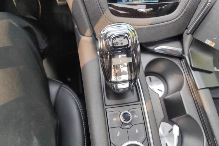 Used Cadillac XT5 2020 Updated Version 28T All-Wheel Drive Leading Sporty Type Gear Lever