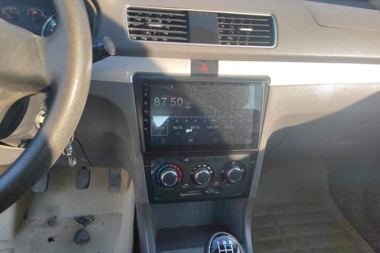 Used Dongfeng Fengon 360 2015 1.5L Manual Comfort 7-Seater China IV Standard
