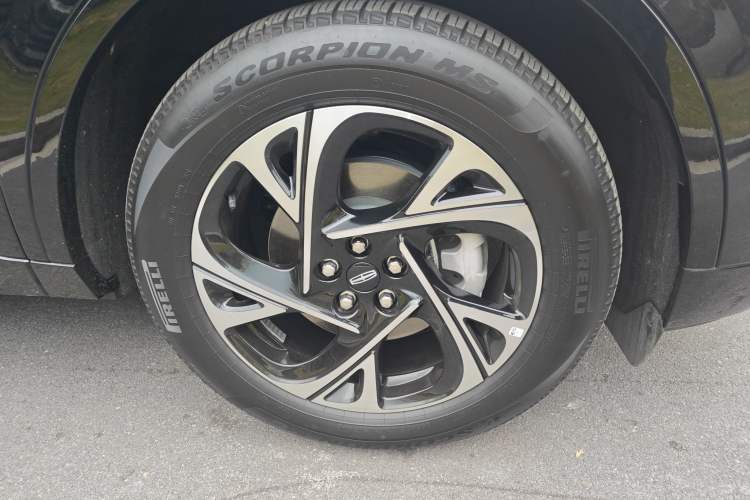 Used Lincoln Nautilus 2025 Model, Facelifted 2.0T Four-Wheel-Drive Zunyi Hybrid Version Right Front Wheel Hub