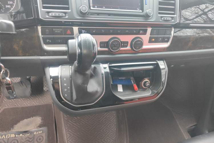 Used Volkswagen Multivan 2018 2.0 TSI 4x4 Prestige Edition 7-Seater Gear Lever