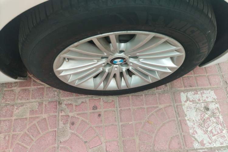 Used BMW 5 Series 2014 525Li Leading Model
