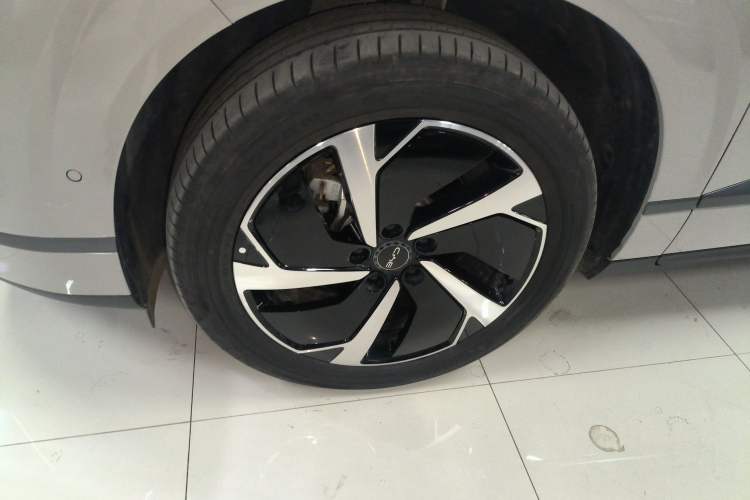 Used BYD Sealion 06 New Energy 2025 Model DM-i 170 Navigation Pro Edition Left Front Wheel Hub